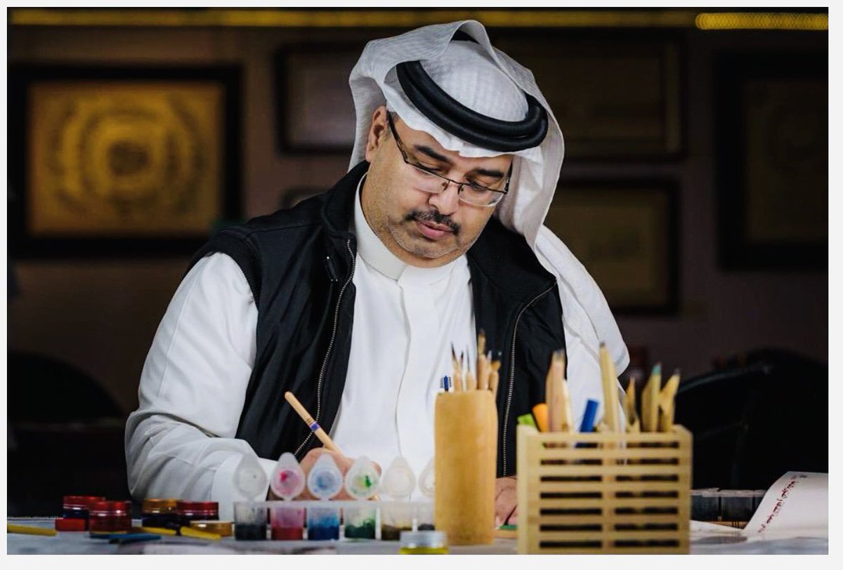 arts3q's tweet photo. خلال شهر رمضان المبارك  يأخذنا رئيس خطاطي الباحة؛ الخطاط / منصور مديس 
على جناح يراعه الذهبي في رحلة مع الأمثال الشعبية بمنطقة الباحة

باسم النّادي شكراً له كثيراً على اختياره لنادي عناقيد لنشر ماتخطه يمينه من إبداع .

بلغنا الله وإياكم شهر رمضان ورزقنا صيامه وقيامه . 
#الامثال_الشعبيه_بمنطقه_الباحه