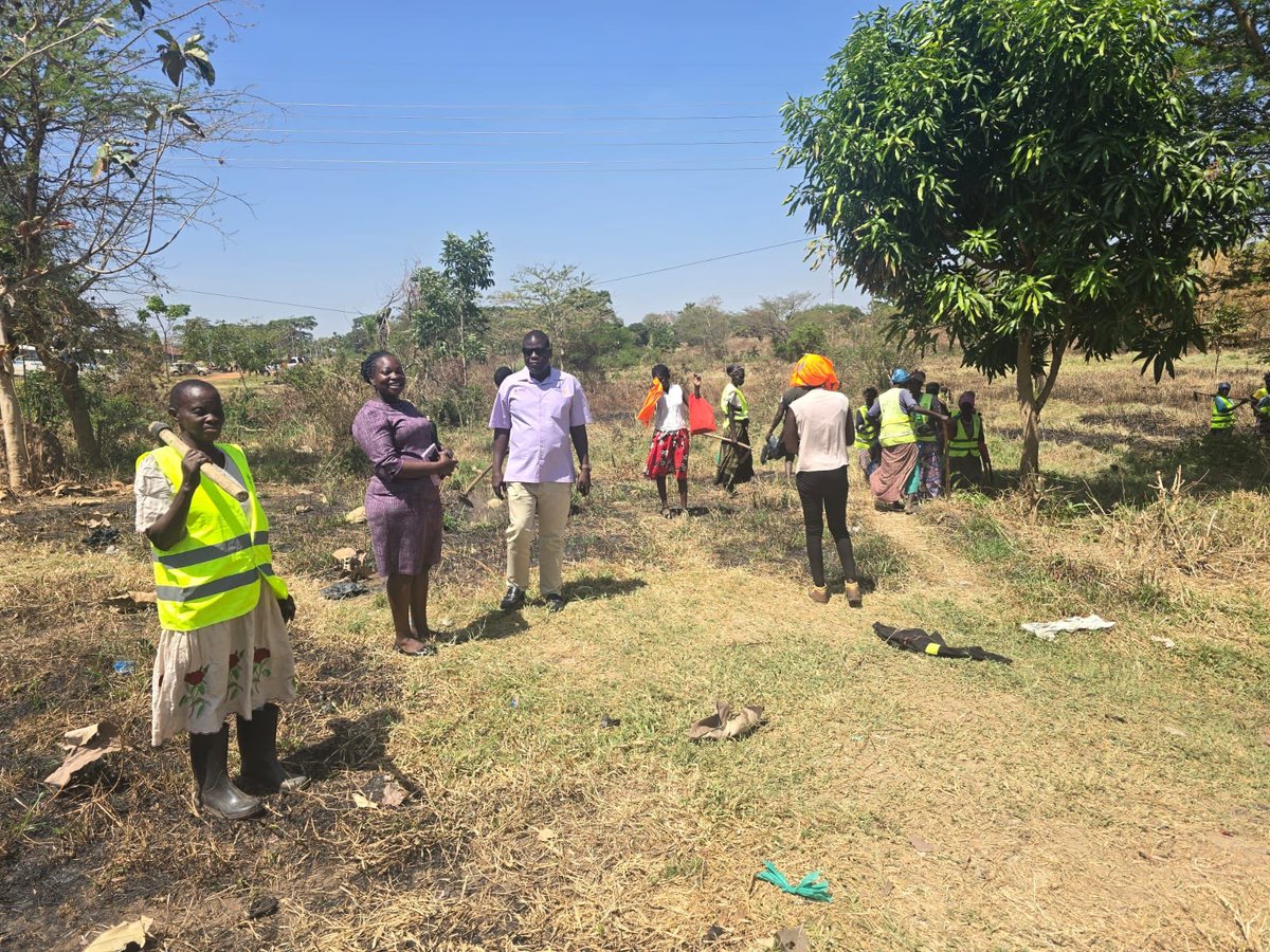 The bushes at Pece Stream in Gulu City are being cleared. Our city workers are doing an excellent job, ensuring the area is clean and well-maintained. Their efforts are commendable.