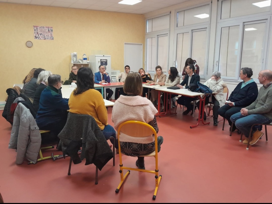 clap755's tweet photo. Visite d'une école dans une classe ULIS Troubles des Fonctions Motrices qui travaille avec un SESSAD APF. Les enfants nous ont présenté leur affiche sur l'inclusion suivi d'un d'échange pour partager les avancées au sein de l'école depuis 20 ans et le chemin restant à parcourir. https://t.co/7GMGc2dKmP