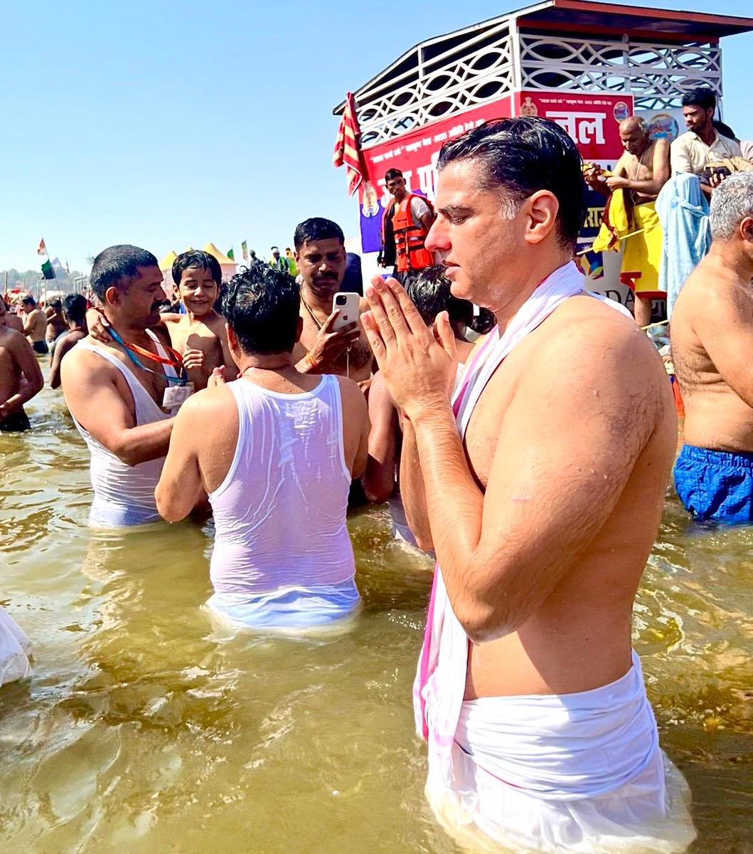 जमीन से जुड़ा हुआ नेता।