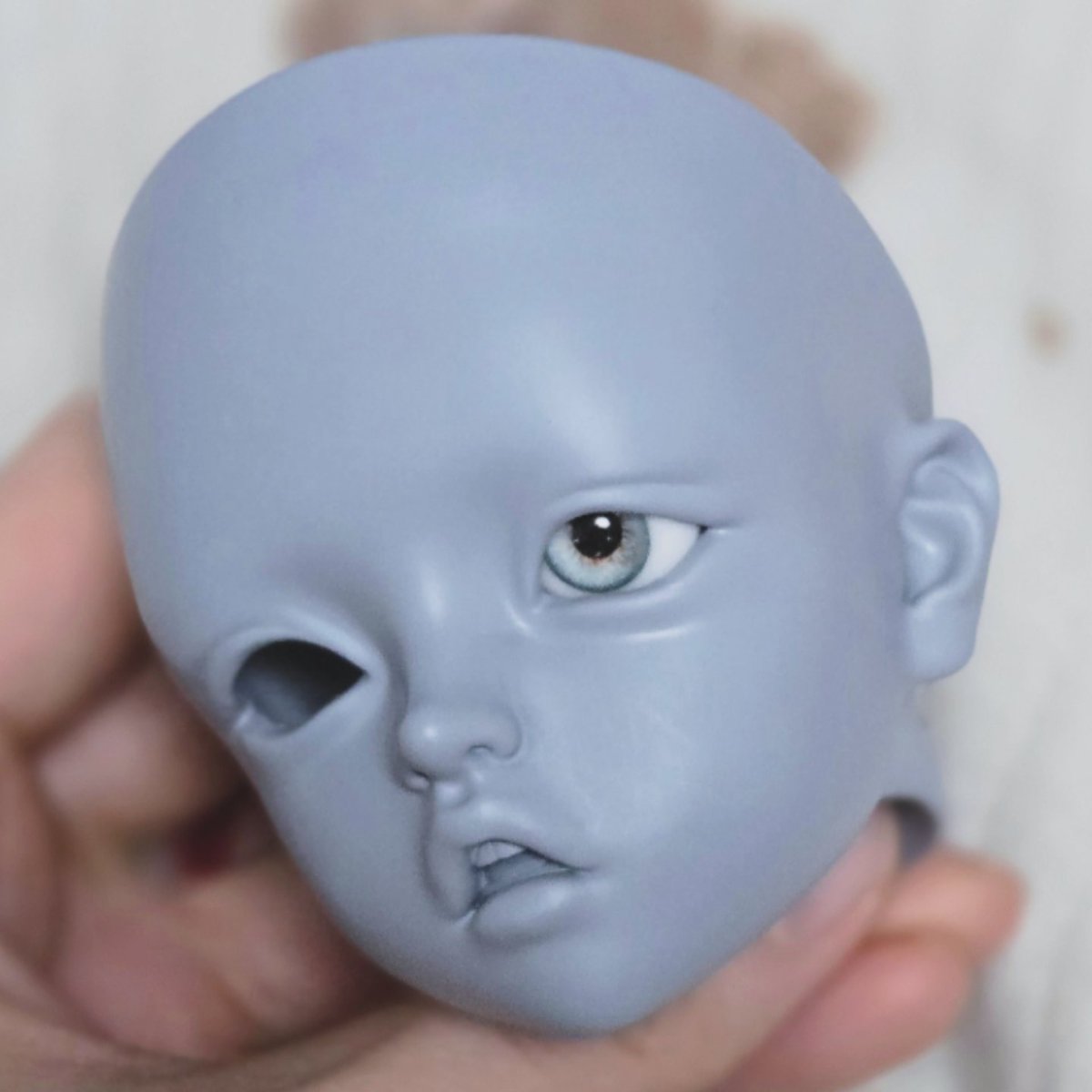 정말정말 많은 수정을 거쳐서 드디어 마음에 들게 나온 얼굴🥹🫶
아랫니도 넣었는데 잘 안보이는 것 같아서 조금만 더 수정해서 데려올게요
이름은 델 Dell💜