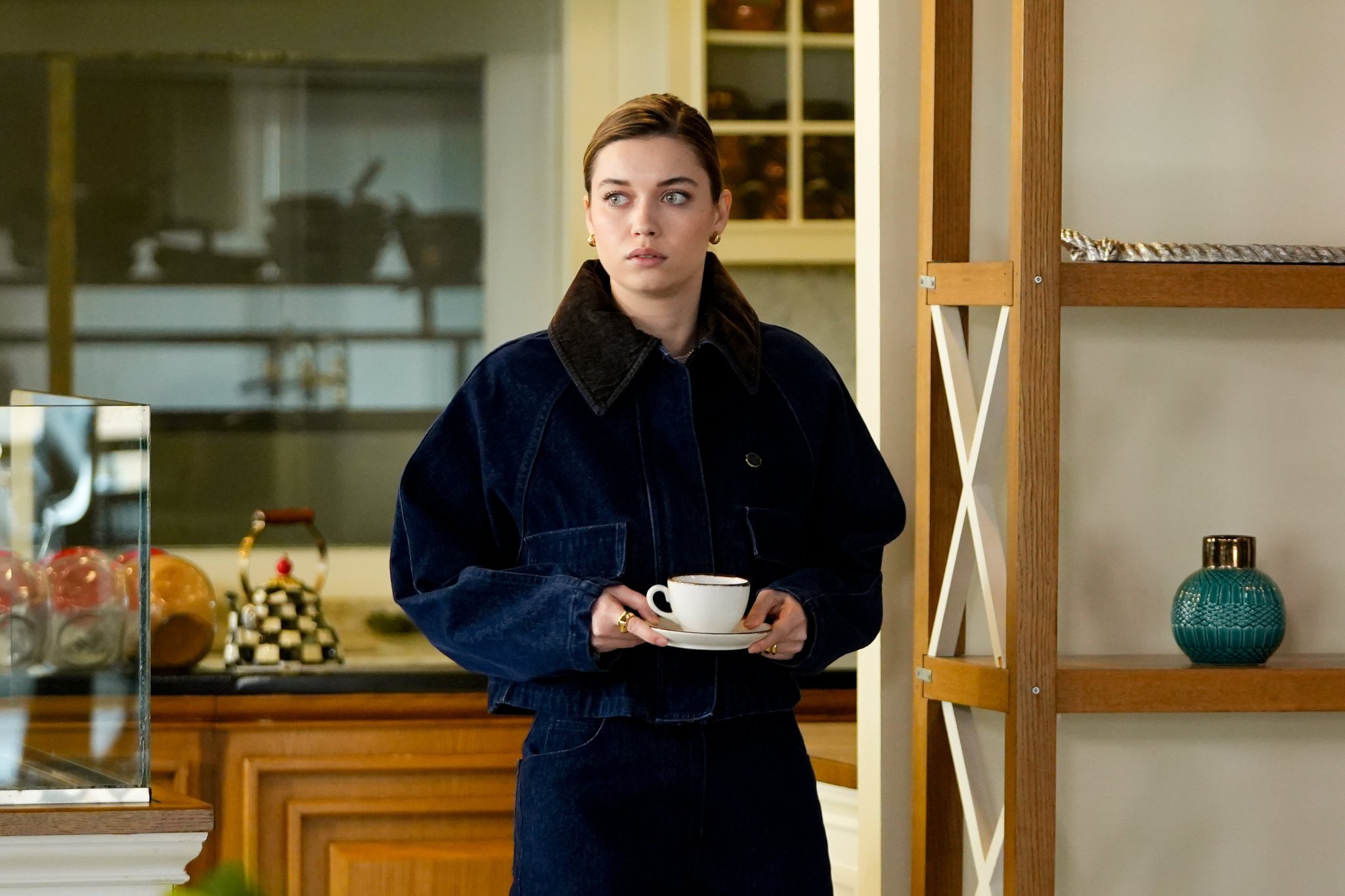 GjqK2UtXoAAl5bI?format=jpg&name=large