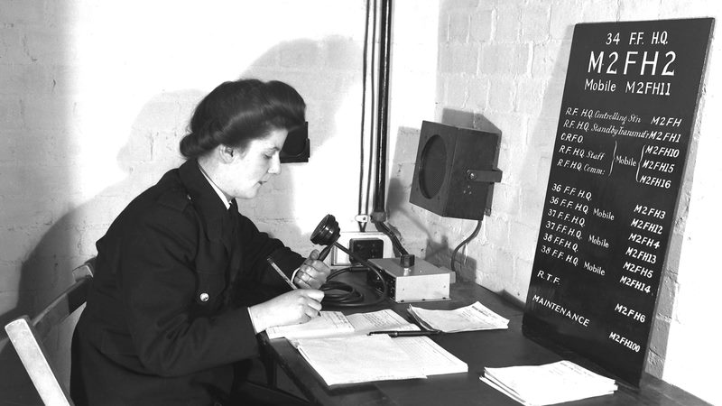 It’s #WorldRadioDay! #DidYouKnow #WW2 operators extensively used radio communications to connect together London’s Fire Force HQs. Extra firefighters could be swiftly requested &amp; sent to support large-scale incidents following bombing raids. Discover more orlo.uk/1ixXT