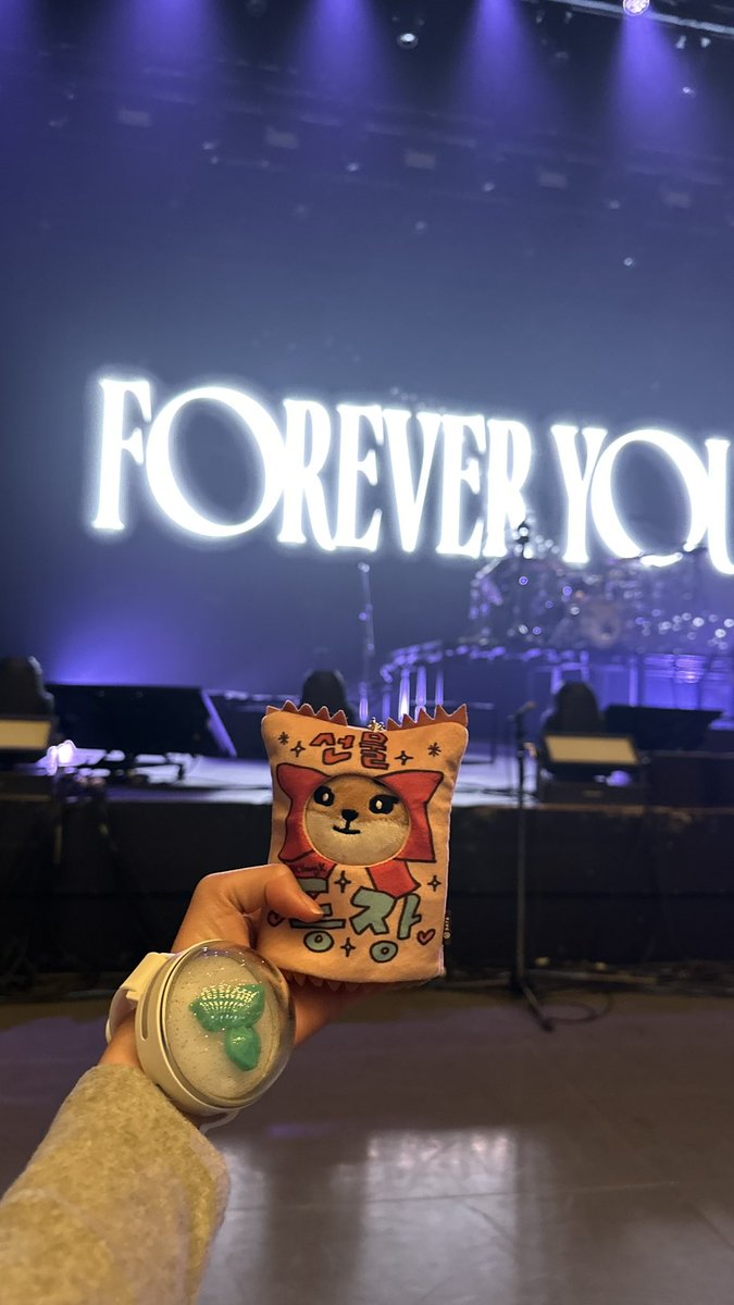 ttya0k's tweet photo. 오늘은 완전 영케이 앞
손이 닿을 것 같아 어떡해 나 오늘 죽는가봐….. https://t.co/yMizWsNpCi