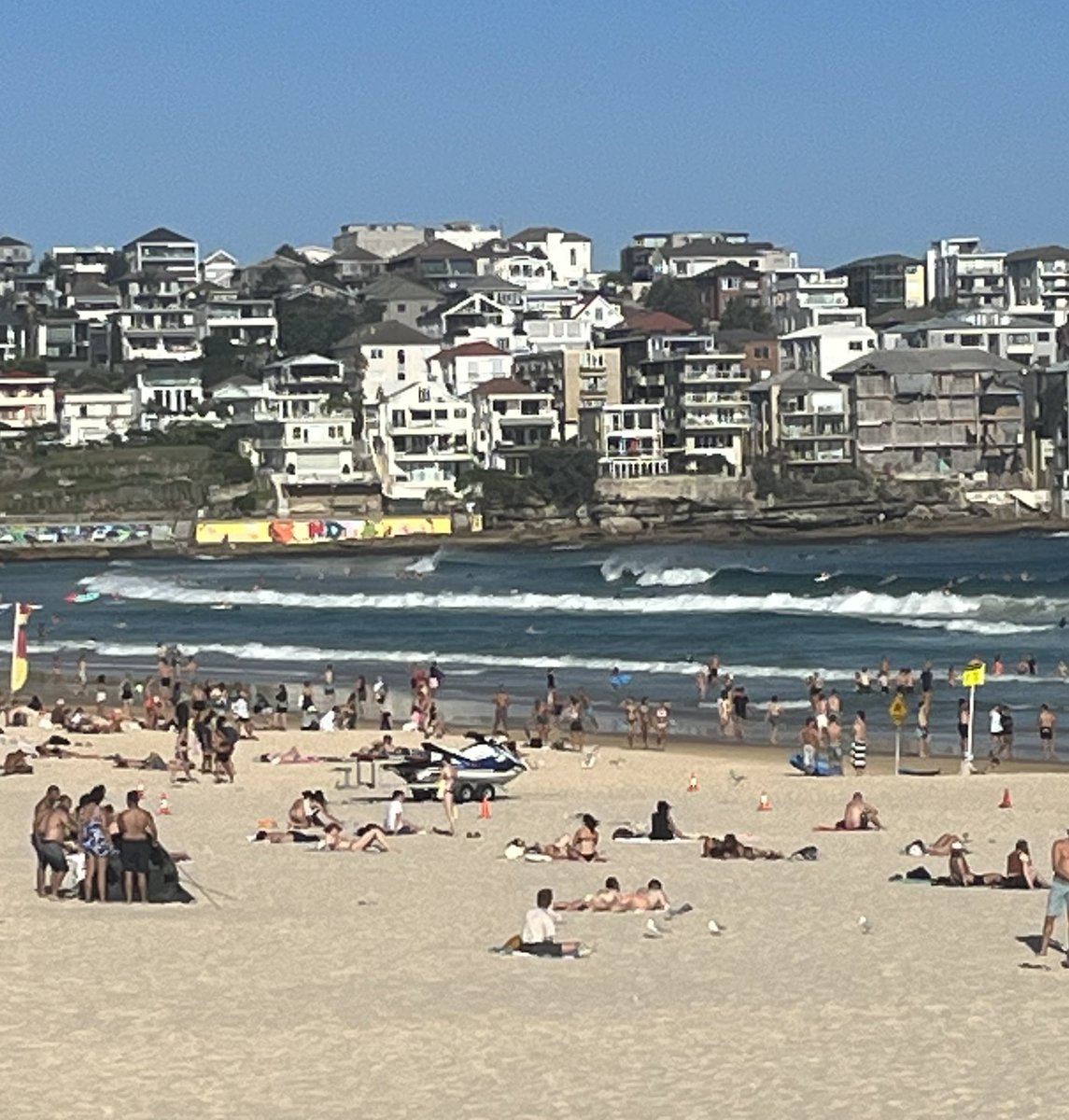 Lively local democracy in Bondi!
Spoke at a community meeting better cities, housing &amp; governance curated by <a href="/emfarrelly/">Elizabeth Farrelly</a>, Mc’d by <a href="/wendy_harmer/">Wendy Harmer</a>.
I was a late stand-in for <a href="/spenderallegra/">Allegra Spender</a> (in Parliament)
Hard when, just outside, Bondi Beach beckoned on a steamy Sydney evening…
