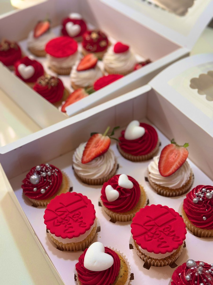 MrsM_DPleasures's tweet image. Valentines day cupcakes ❤️🌸

Box of 6 : E170
Box of 12 : E300

📞: +268 79611961

#Tinitwitter