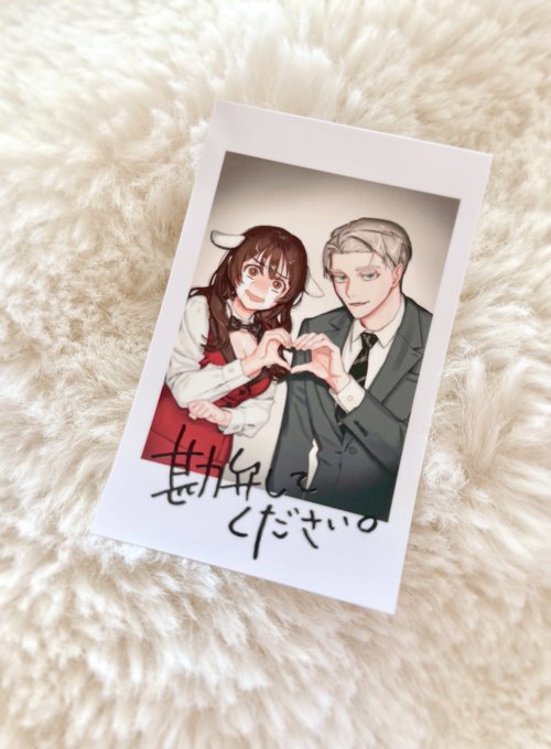 #オオカミと甘噛み リアルサイン会直前ということで、当日お渡しする手土産を紹介します🛍️

①チェキ風イラストカード

2話で撮ったチェキを再現したイラストカードです!
メイ(優)のサイン入り風加工が入ったこだわりのグッズです🐑 