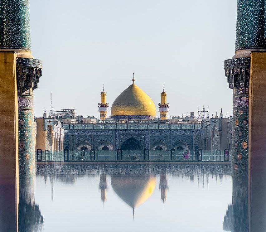 حضرت رسول می‌فرمود:
جبرئیل از طرف خدا نزد من آمد و گفت:
ای رسول! خدا به تو سلام می‌رساند و می‌فرماید:
برادرت امیرالمؤمنین را مژده بده که هر کس او را دوست بدارد، عذابش نمی‌کنم و به کسی که با او دشمنی کند، رحم نمی‌کنم!

أمالی، م ۱۰