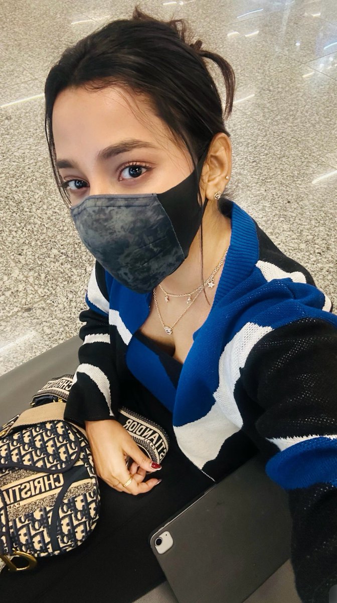 The power of a piercing gaze💙