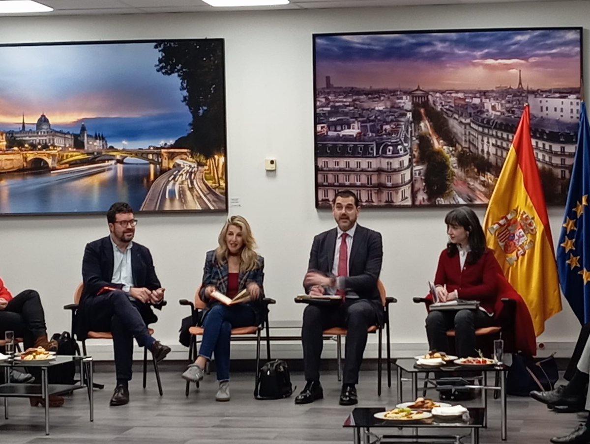 Consejeria de Trabajo en Francia (@consejeriafr) on Twitter photo El miércoles 12 de febrero, la VP segunda y Ministra de <a href="/empleogob/">Ministerio Trabajo y Economía Social</a> Yolanda Díaz, participó a un encuentro con jóvenes 🇪🇸 en la <a href="/EmbEspFrancia/">España en Francia</a> con el objetivo de conversar con ellos y poder conocer de primera mano, la realidad de los jóvenes residentes en París. El miércoles 12 de febrero, la VP segunda y Ministra de <a href="/empleogob/">Ministerio Trabajo y Economía Social</a> Yolanda Díaz, participó a un encuentro con jóvenes 🇪🇸 en la <a href="/EmbEspFrancia/">España en Francia</a> con el objetivo de conversar con ellos y poder conocer de primera mano, la realidad de los jóvenes residentes en París.