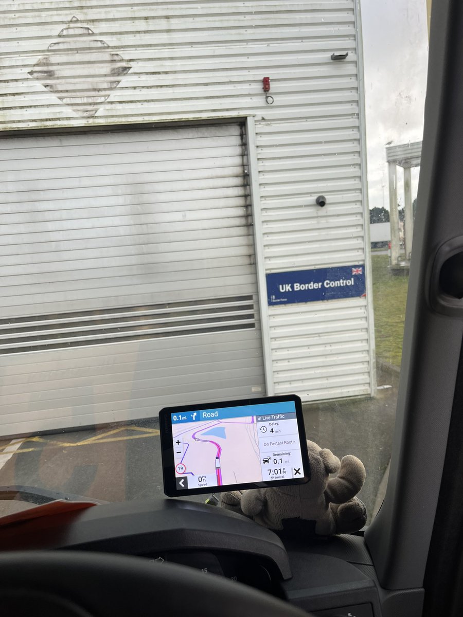 Frecklad's tweet photo. Every time I go near the Le Shuttle this happens 🤬 https://t.co/hONr6ZxQDr