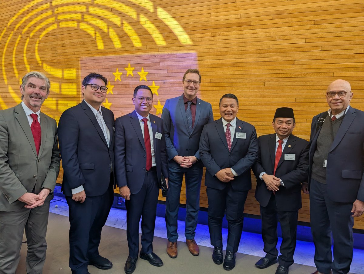 EPinASEAN's tweet photo. 🇮🇩🇪🇺 Visiting the European Parliament this week, a delegation from Indonesia's @DPR_RI - led by Dr Mardani Ali Sera - met with Vice-President @martinhojsik as well as with @berndlange and leading @EP_Trade members. The discussions will continue in Jakarta in April! https://t.co/ltHcqZRZ2T