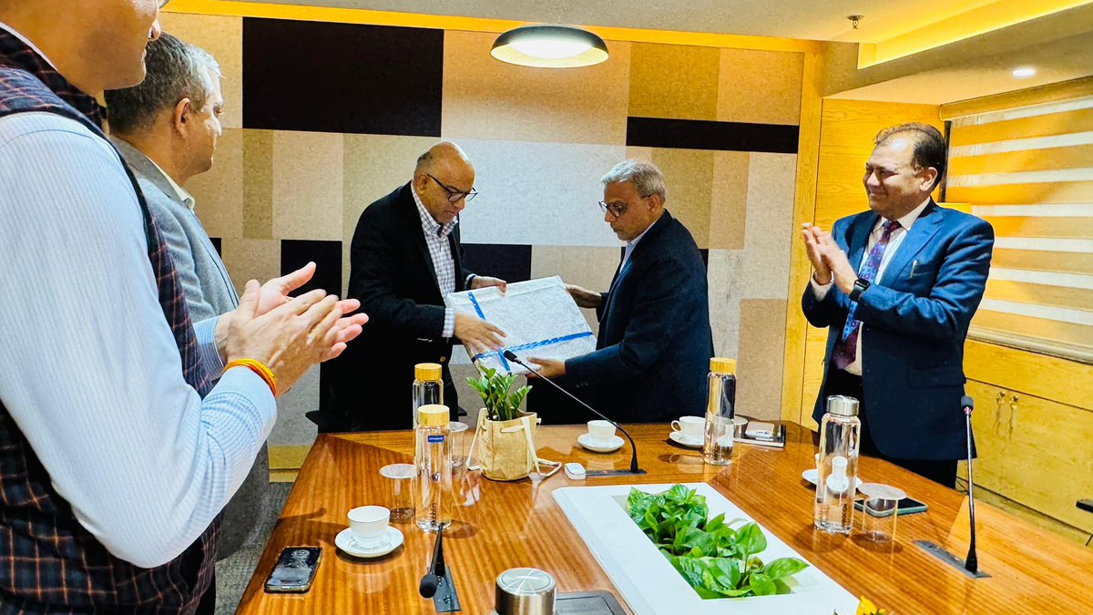 I had the opportunity to address the SIDBI staff at at their Delhi office today. Great team, insightful questions, great interaction. Also met the CMD Mr. Manoj Mittal and Mr. S P Singh CGM of SIDBI and their senior colleagues. In 2016 the Govt had announced the creation of the