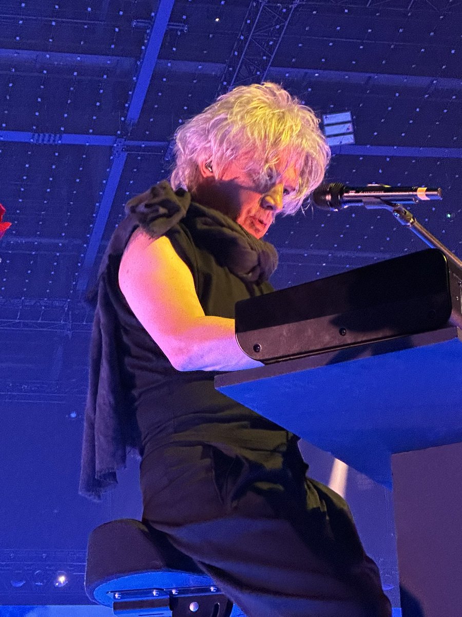 Aix, Lyon, Orléans, cette tournée est dingue ! Métro-Boulot-Indo, c’est épuisant mais ouf !

<a href="/nicolasirkis/">nicola sirkis</a> ♥️ <a href="/indochinetwitt/">Indochine</a> 🖤 <a href="/KenzaParadize/">Kenza Paradize</a> 💕