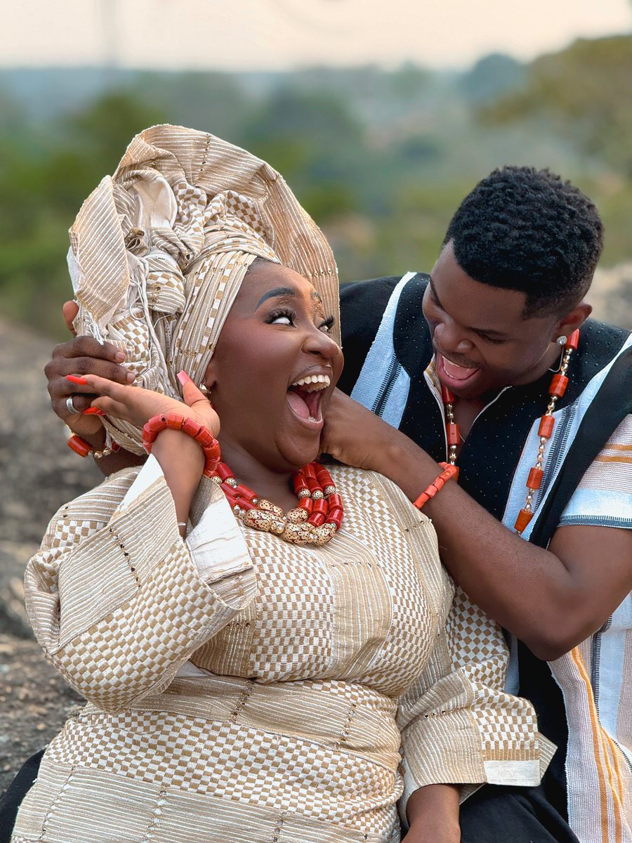 toyosi_xapora's tweet photo. I SAID YES !!!!! 💍🥰❤️ https://t.co/FnpHM3FGjA