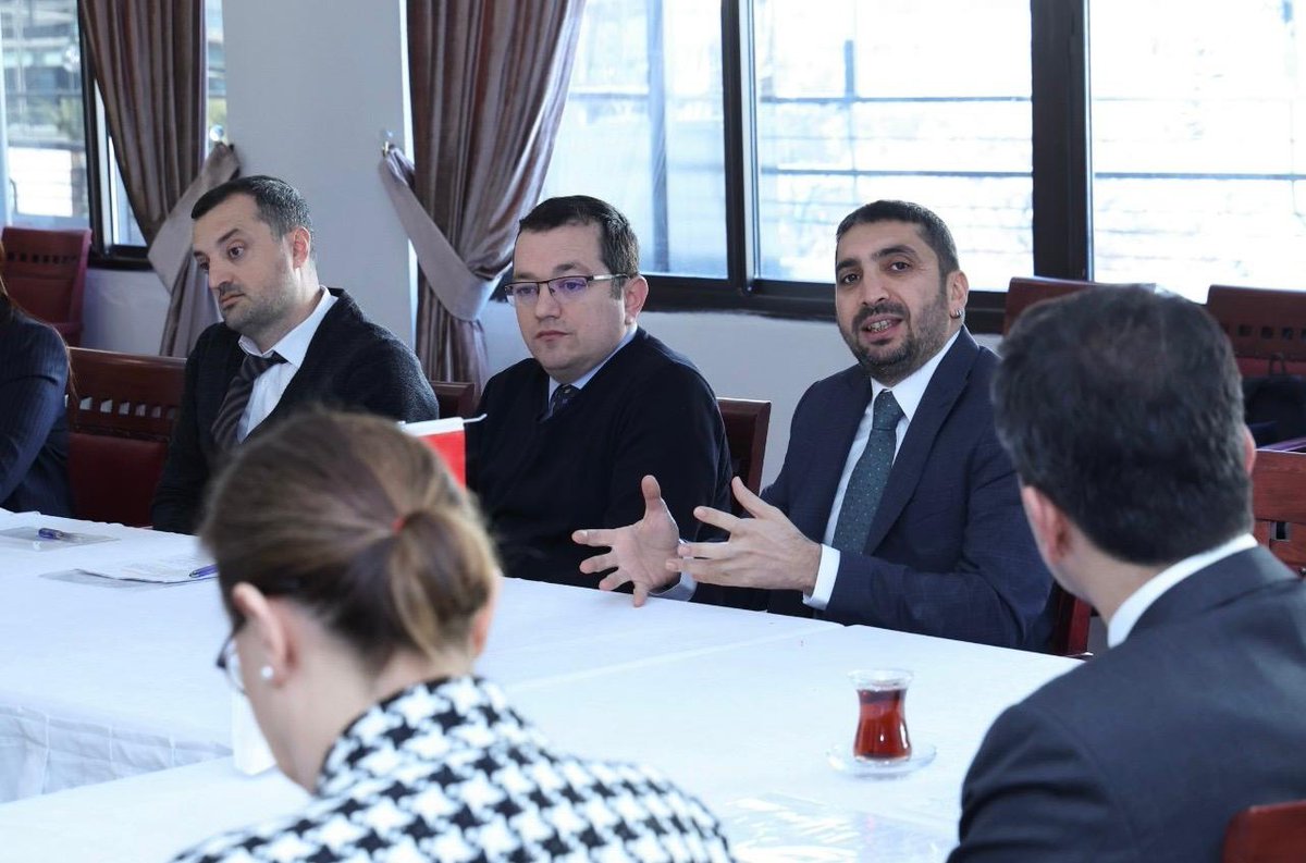 💫 #DEÜ ailesi olarak; geleceğimizin mimarı olan gençlerimizin kariyer hedeflerinde ve mesleki hayallerini gerçeğe dönüştürme sürecinde de yanlarındayız. 

🤝 Geçtiğimiz günlerde Cumhurbaşkanımız Sn. <a href="/RTErdogan/">Recep Tayyip Erdoğan</a> tarafından müjdelenen İŞKUR Gençlik Programı kapsamında