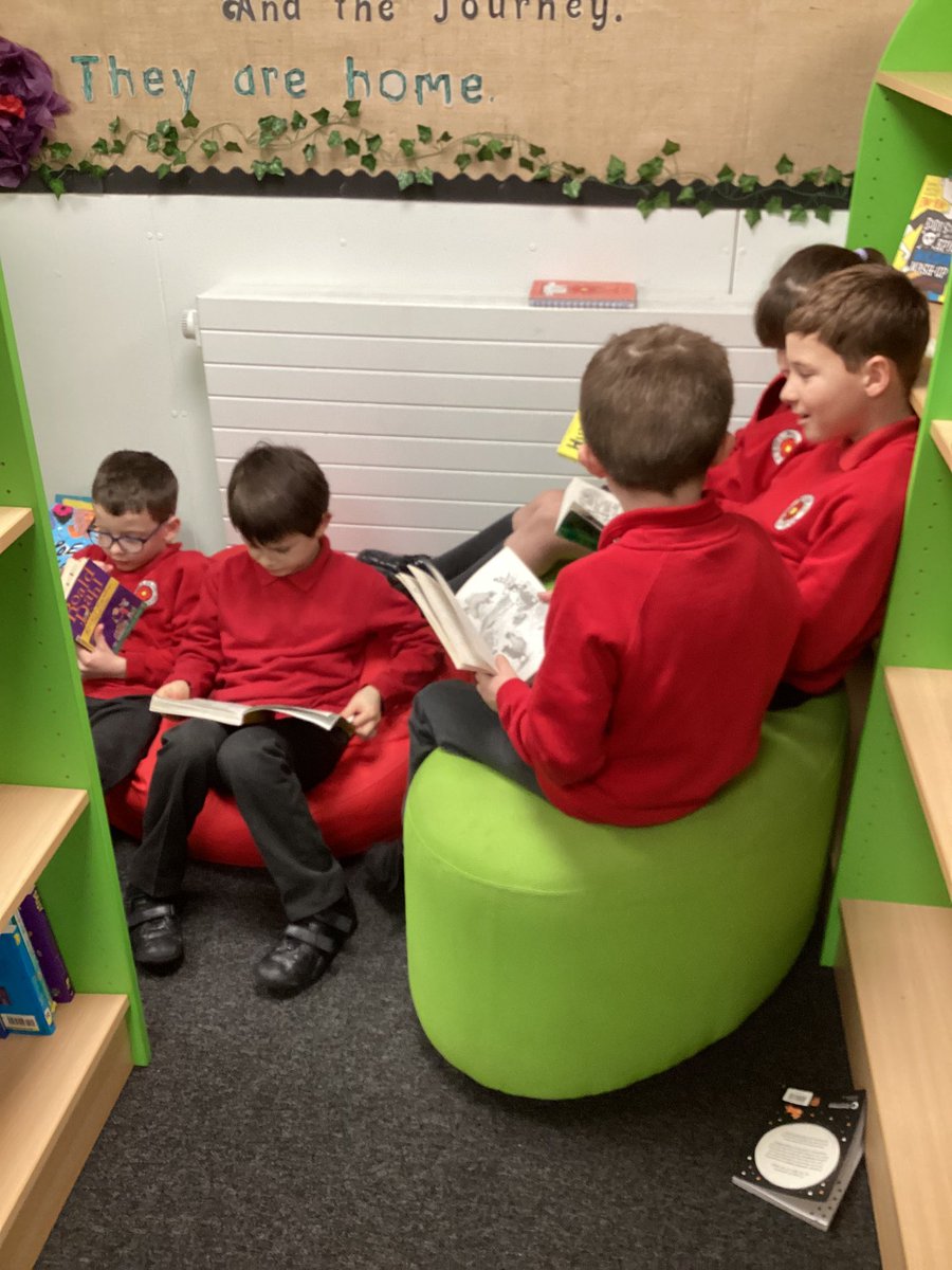 Reading for pleasure: 3B reading for pleasure in our new library.  What a lovely experience for the children. 👌👌 <a href="/BalshawLaneCPS/">Balshaw Lane Primary</a>