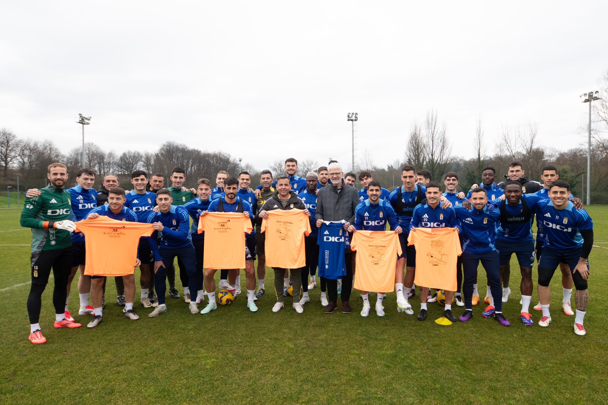Imágenes de la plantilla en uno de los entrenamientos de esta semana. Fuente: Real Oviedo.