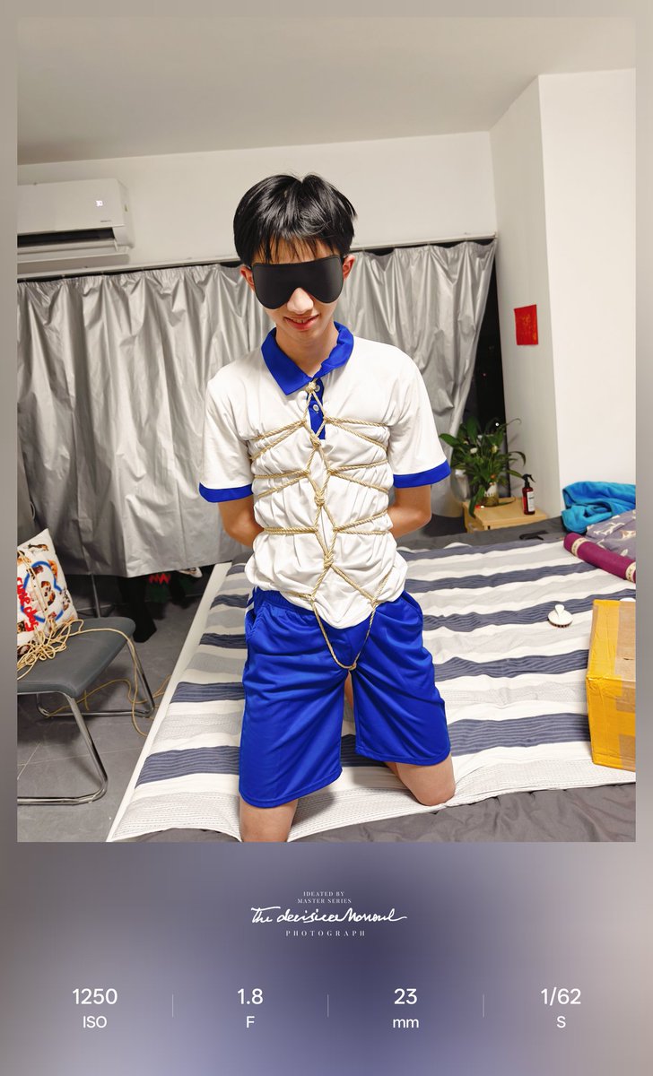 穿校服被捆，好羞耻
s:<a href="/zzl2018/">。</a>