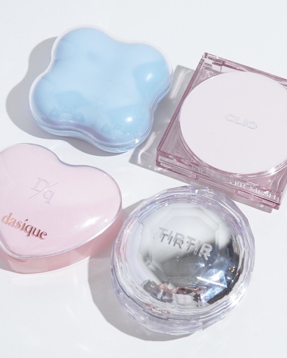 talachhh's tweet photo. สวอชเทียบเฉดคุชชั่น etude ใหม่ cloud filter ☁️

เฉดที่มีเป็นสีขาวเลยย 21 ivory แต่!! เนื้อบางพอๆกับ dasique ใช้ลงทั่วๆหน้าให้กลืนกับสีผิวดี ปกติใช้ 23 ตลอด(clio 03 พอดีเป๊ะ) ใช้ตัวนี้รอดแต่ขาวสว่างขึ้น 1 ระดับเฉยๆ🫶🏻 https://t.co/NAKl2qH5lH
