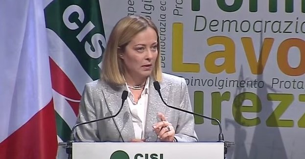 Marinaiopercaso's tweet photo. La somarella in un suo solito tweet di autocompiacimento per il lavoro degli altri, ha riportato i testi delle intercettazioni telefoniche tra i mafiosi di Palermo, arrestati.
Ha commesso un reato, previsto nella legge varata dalla destra.
Per questo tipo di reato l'azione penale https://t.co/YEUp9fiztG