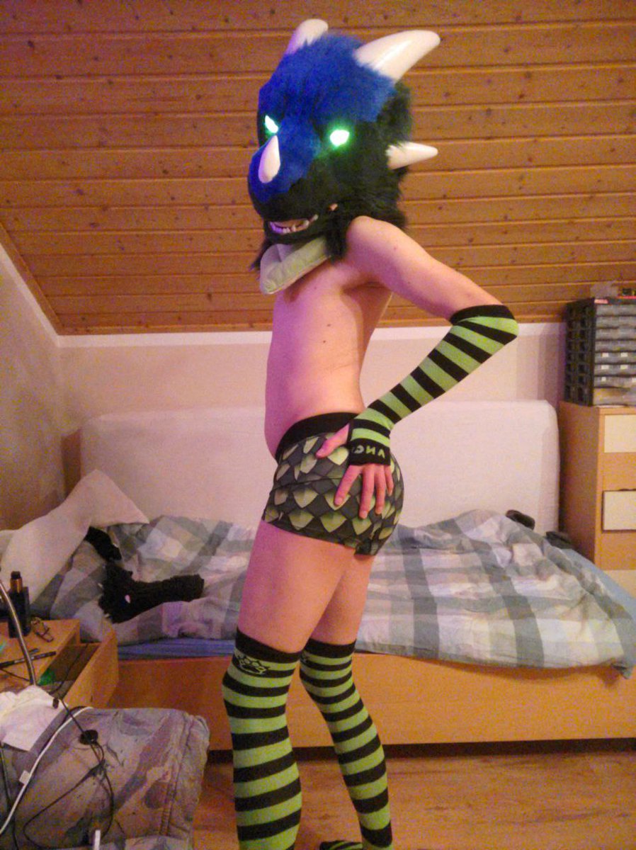 Razurac's Lewd Cave tweet media