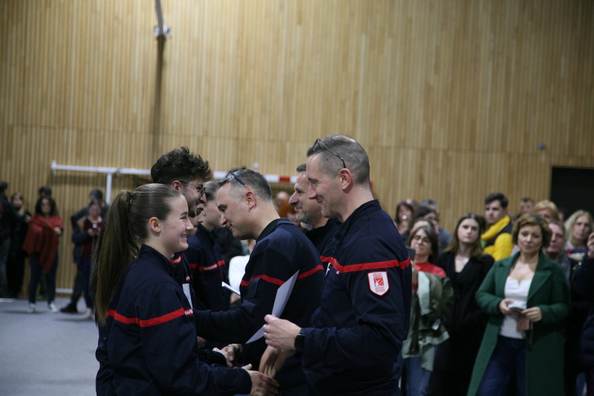 sdis68's tweet photo. 12.02 - 🎓cérémonie de remise des diplômes du brevet de #JSP aux 128 lauréats de la promotion 2024, désormais aptes à intégrer les rangs des  #SPV.

🚨Moment important symbolisant l’aboutissement de 4 ans de formation intense.
👏Félicitations à tous pour votre engagement citoyen! https://t.co/DpytWNmmE8