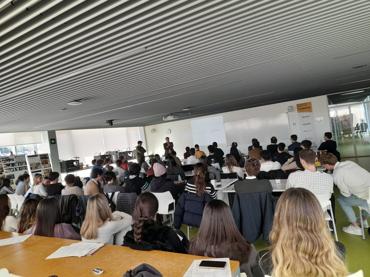 Los estudiantes de <a href="/ArquitecturaUSJ/">Arquitectura USJ</a>  y Diseño Digital y Tecnologías Creativas de <a href="/_usj_/">Universidad San Jorge</a> asisten a una mesa redonda con <a href="/IdomGroup/">IDOM</a>, Sarralde Joyeros, Tecnologías y Bernabad 👏👏
#USJConnecta