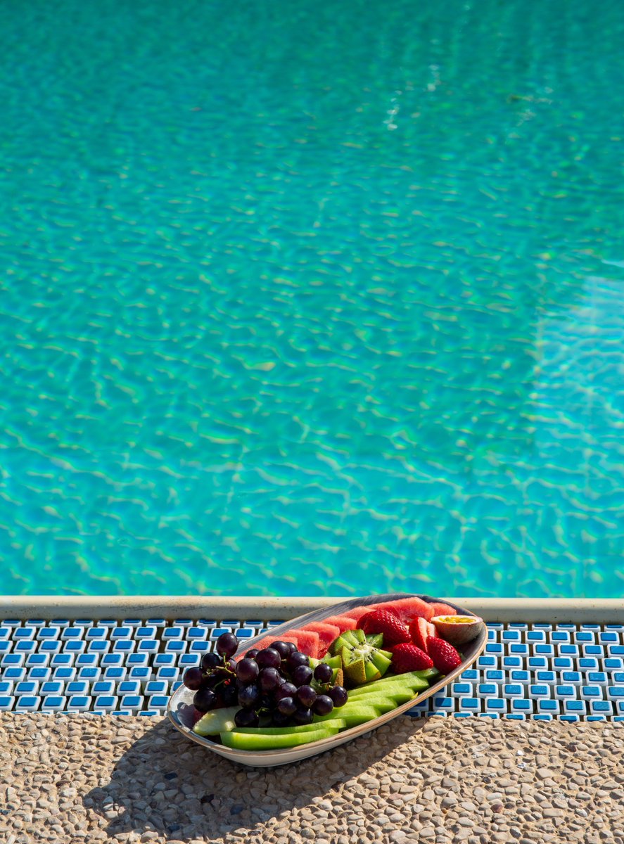 Tu BiShvat, a holiday that celebrates nature’s sweetness, best enjoyed with company and a Hilton Tel Aviv view.

📸 Elisabeth Dubrovsky