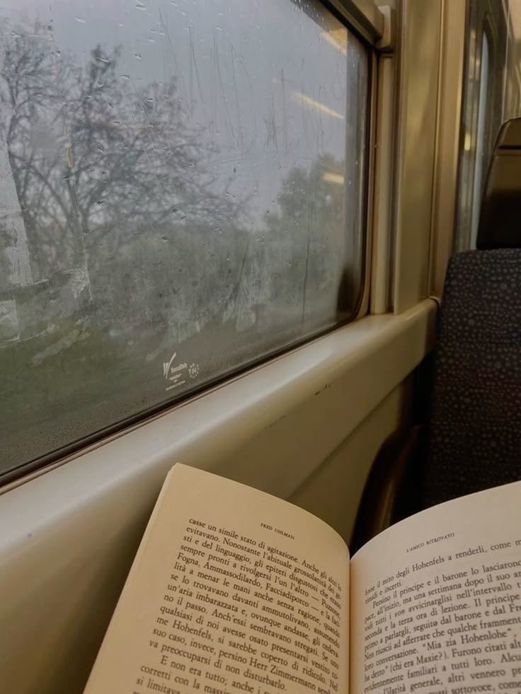 roseshelves's tweet photo. books i’ve read in 2025📚🫶🏾 https://t.co/4e4MbZ1XNI