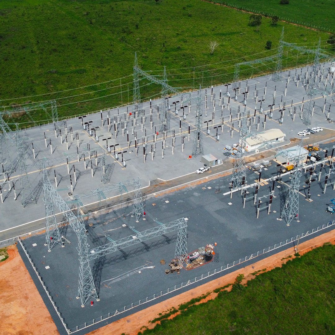 The Arinos solar park in #Brazil is up and running!☀️
Generating 1.4 TWh of clean energy yearly and avoiding 790,000 tons of CO₂, it also created 3,500+ jobs and supported 41,000 people through training and sustainability initiatives. A win for people and the planet!
#SolarPower