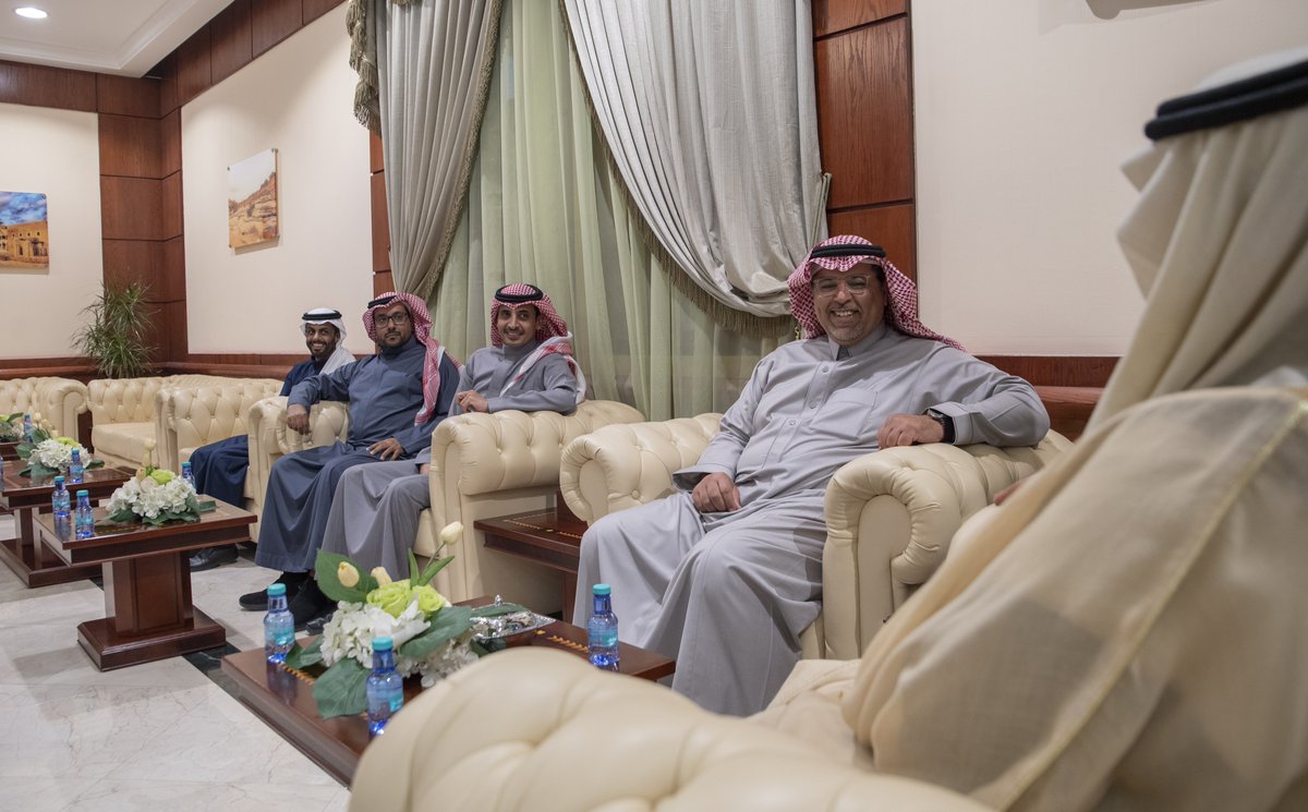 E3lam_onaizah's tweet photo. بارك سعادة محافظ عنيزة المكلف الأستاذ سعد السليم الشراكة بين اللجنة التنسيقية للجمعيات الأهلية في #عنيزة و شركة أبو بجاد للاستقدام لتقديم خدمات الدعم للجمعيات الإغاثية بعنيزة ،
وقدّم المحافظ شكره وتقديره متمنياً التوفيق للجنة التنسيقية للجمعيات الأهلية في عنيزة برئاسة الأستاذ طارق العمري والأعضاء لتفعيل اللجنة بما تحقق أهدافها.