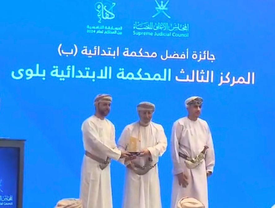 baluchichi's tweet photo. نبارك لمحكمة لوى ولأصحاب الفضيلة
الشيخ القاضي/سعود الجابري 
الشيخ القاضي/عزان الكمالي
حصول محكمة لوى على المركز الثالث في جائزة افضل محكمة ابتدائية(ب)
متمنين لهم دوام التوفيق في تحقيق قضاء ناجز
@sjc_oman https://t.co/00lP7qoifk