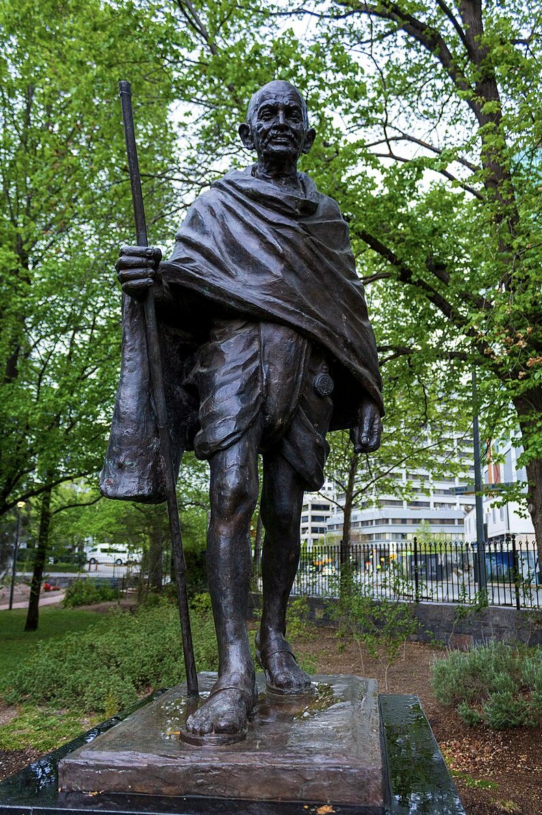 walkerspectacle's tweet photo. Spotlight on Walking Statues: Walking politician/writer/ethicist Mahatma Gandhi, striding through Glebe Park, Canberra Australia. A tribute to ideas of peaceful protest by Canberra's Indian community, sculpted by Ram V. Sutar. #walkingstatue #walkingart https://t.co/lMrVlpplDs