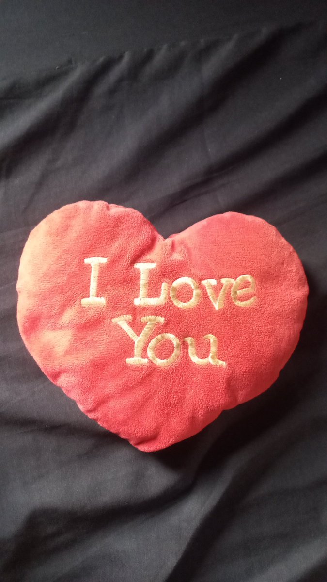 OsimheCynthia's tweet photo. A VALENTINE MESSAGE
I have had this pillow for a year now and I like to take it with me when I am out of town, even for field exercises (Geology) because, minus the fact that it is handy and comfortable, it reminds me of 2 things. 
(A long read) https://t.co/tzYCK1a1uq