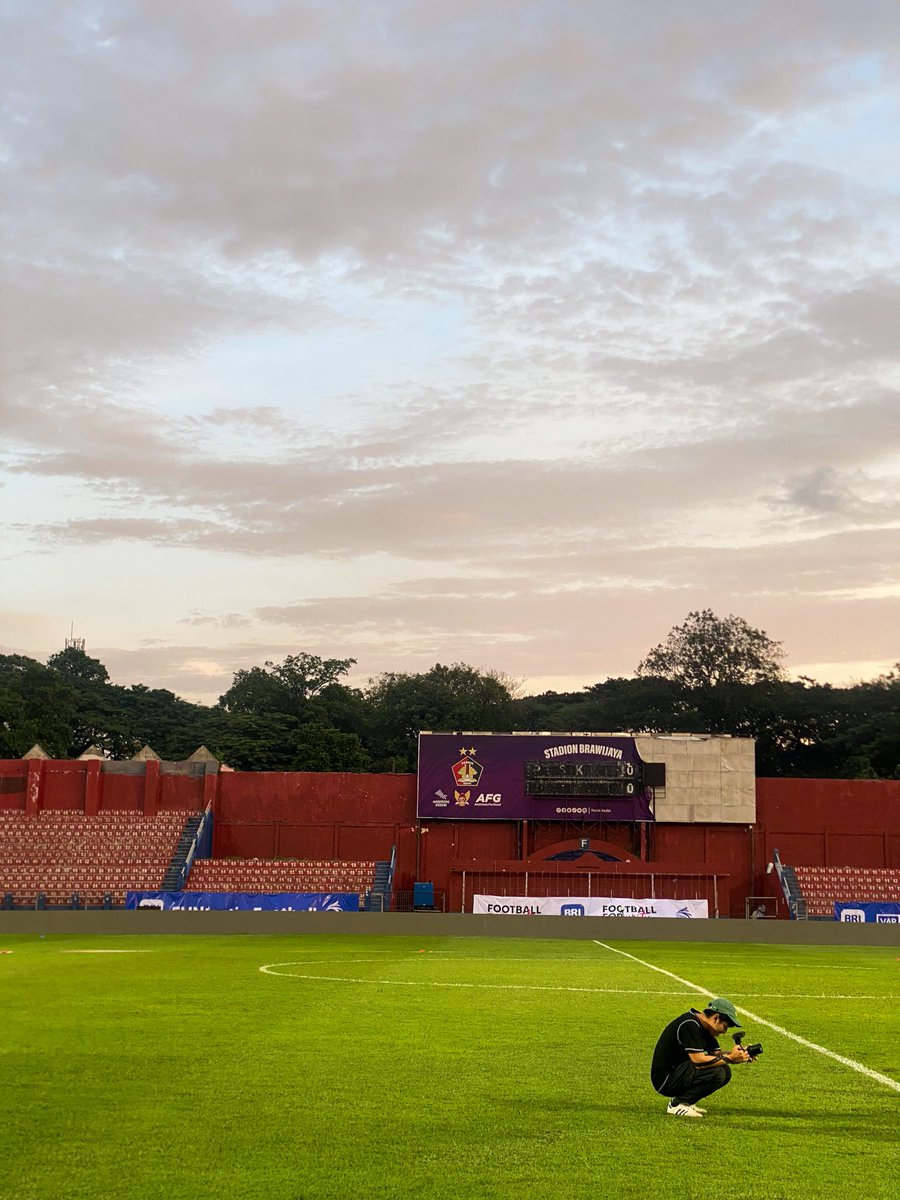 barcelonabryan's tweet photo. Kediri, please be nice to us. ✊🏼 https://t.co/RXanW6Fk50