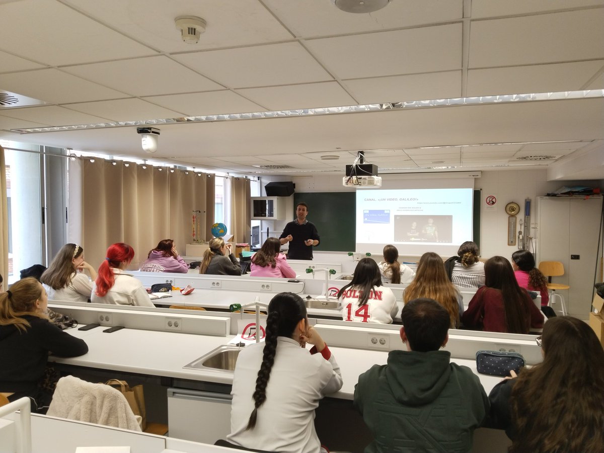 Míriam Hernández Del Barco (@hernandezbarco) on Twitter photo Y... ¡sorpresa! Qué suerte el alumnado del Grado de Educación Primaria de la UAH. Hoy también contamos con <a href="/inigorodriguez2/">Iñigo Rodríguez</a>, de la UAL que les ayudará a comprender el concepto de centro de gravedad y las implicaciones que esto tiene en el equilibrio de los cuerpos. Y... ¡sorpresa! Qué suerte el alumnado del Grado de Educación Primaria de la UAH. Hoy también contamos con <a href="/inigorodriguez2/">Iñigo Rodríguez</a>, de la UAL que les ayudará a comprender el concepto de centro de gravedad y las implicaciones que esto tiene en el equilibrio de los cuerpos.