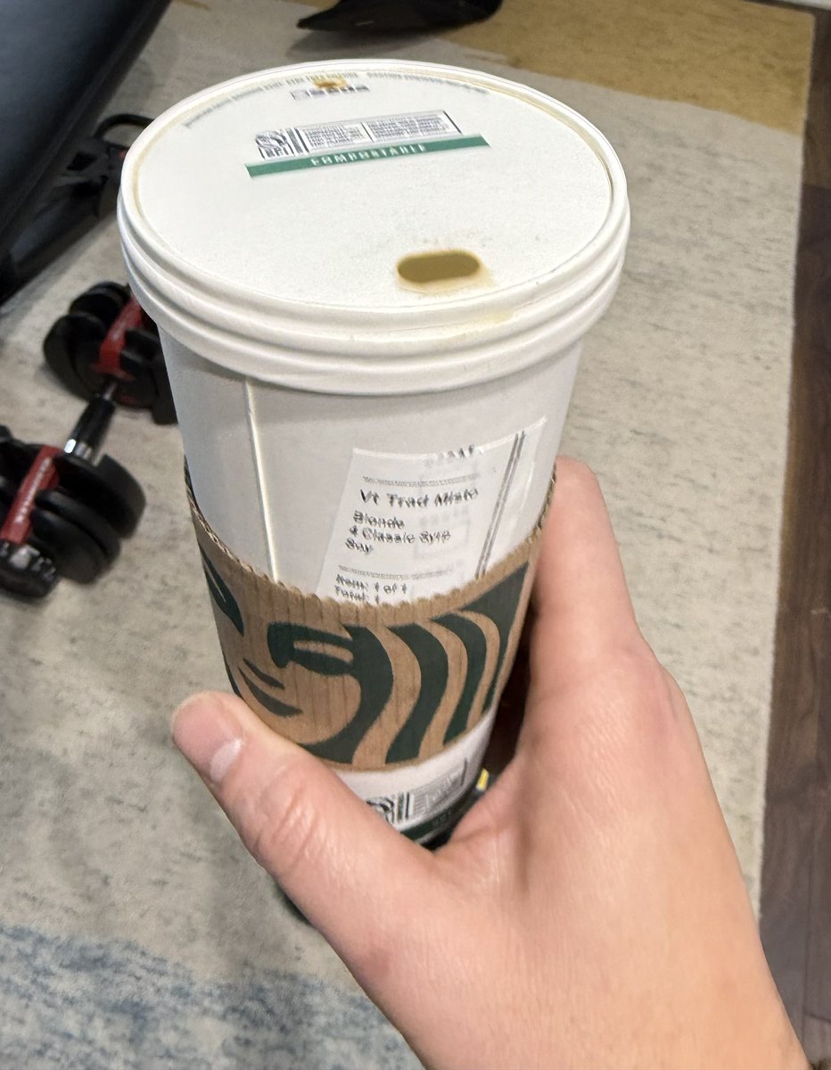 AnthonyChambers's tweet photo. Has anyone @Starbucks tried these new cups ???   Awful accidents waiting to happen. https://t.co/TwQ8D3qM6B