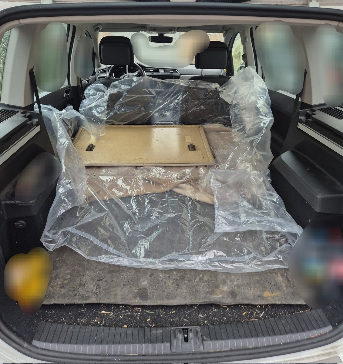 _SteadyTurtle__'s tweet image. My wife and me did more sorting out stuff. We thought that all this was valuable stuff, but when looking at the stuff through other 👀, then we decided that this was all garbage. It was NOT easy to do this. We decided together. #NoEgo #HardDecisions #BetterLife #LifeChanging