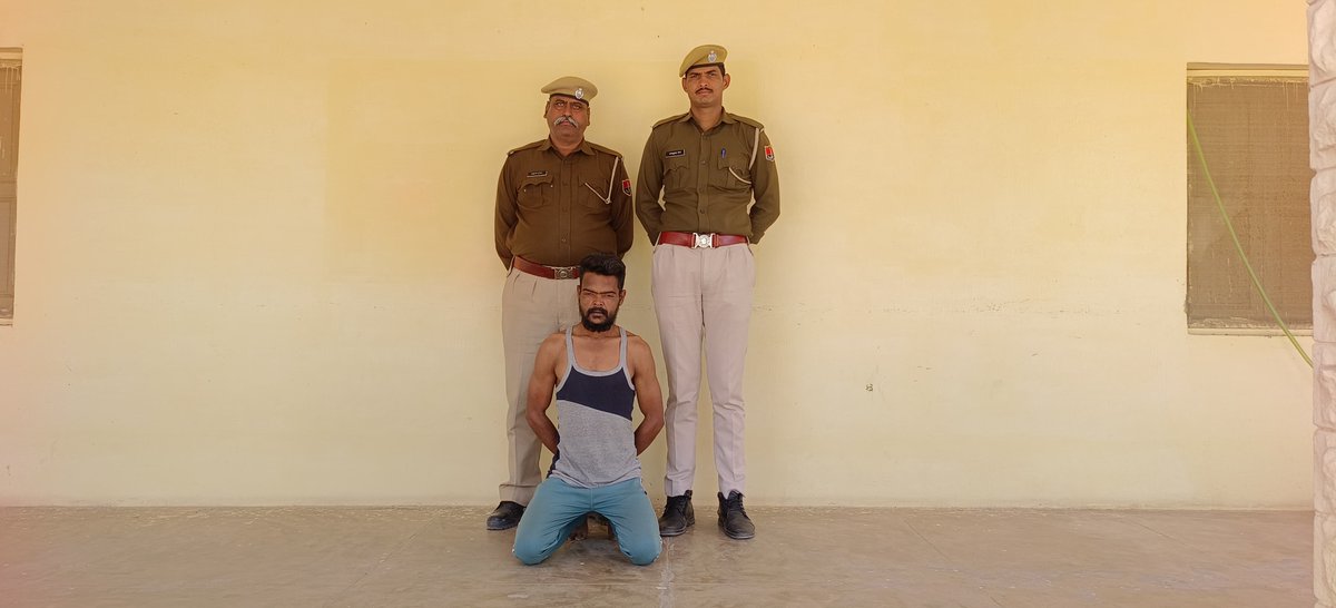 BalotraPolice's tweet photo. #Balotra: पुलिस वृत सिवाना का टाॅप-10 वांछित अभियुक्त वाजिद अली गिरफ्तार।
थाना सिवाना में दर्ज पोक्सो एवं एससी/एसटी के मामले में था वांछित।
@Igp_Jodhpur
@PoliceRajasthan
#BreakingNews #CrimeNews #BalotraPolice #PocsoCase #PocsoAct #SCSTCase #LatestArrest #WantedCriminal #Top10 https://t.co/WbNnmbFKQN