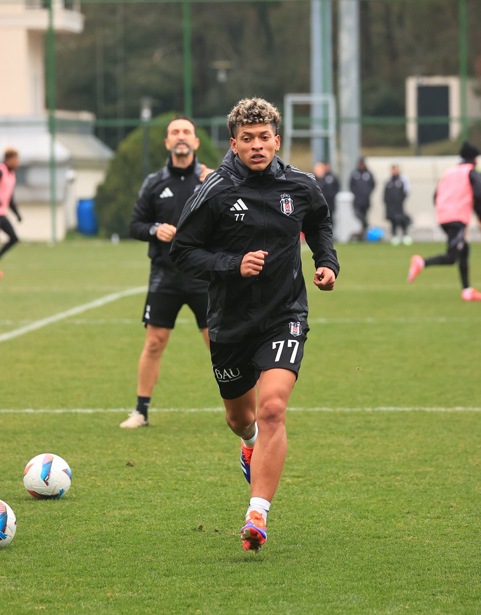 Elan Ricardo, takımla ilk antrenmanına çıktı. 🦅