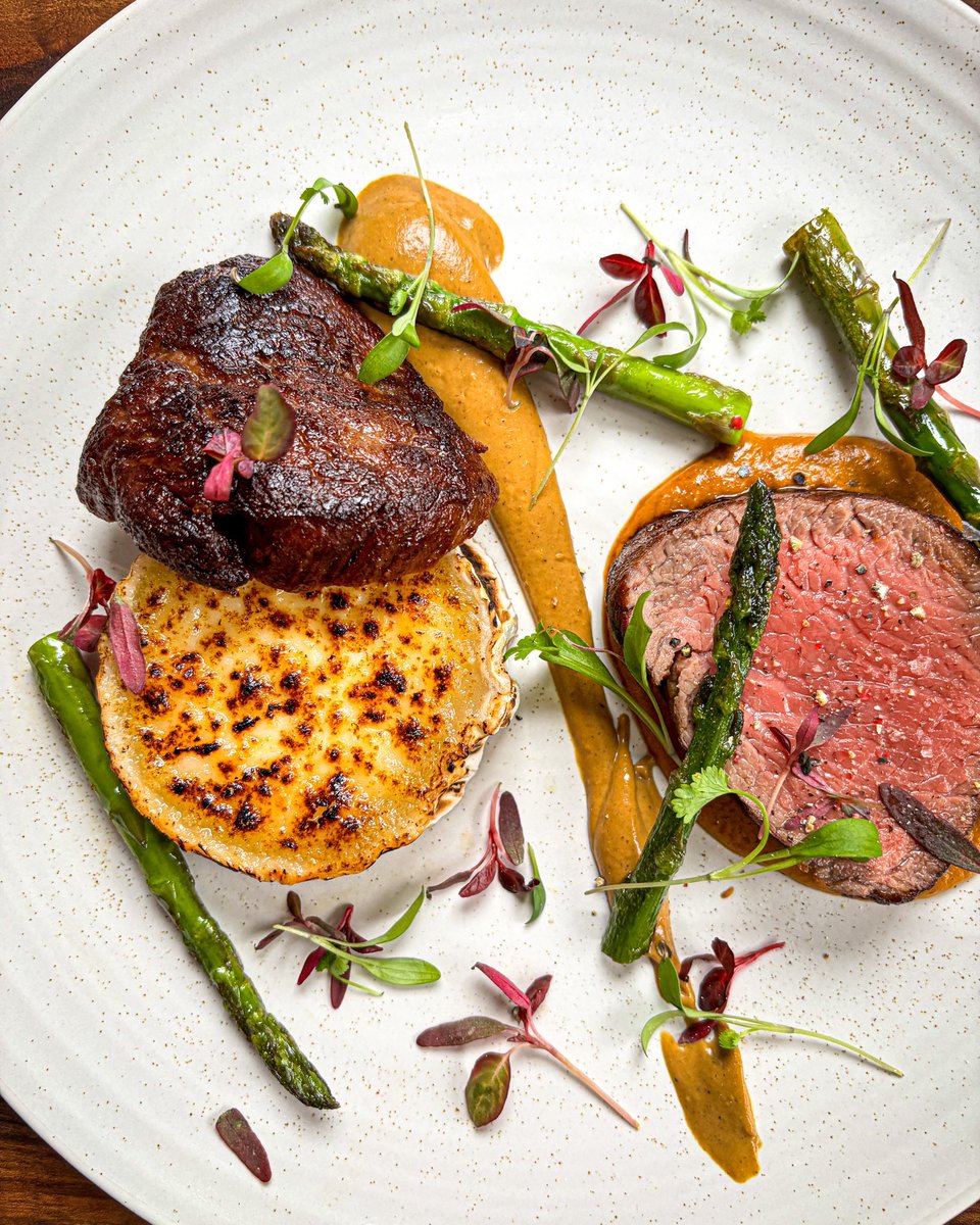 gastronomybyjon's tweet image. Fillet steak, coconut curry sauce, curried parsnip purée, goat cheese, asparagus. 🥩

#dinnerisserved #vibrantfood #freshcooking #foodspiration #ilovegoodfood #steaklovers #cardifffoodies #cameraeatsfirst #restaurantathome #privatechefservice