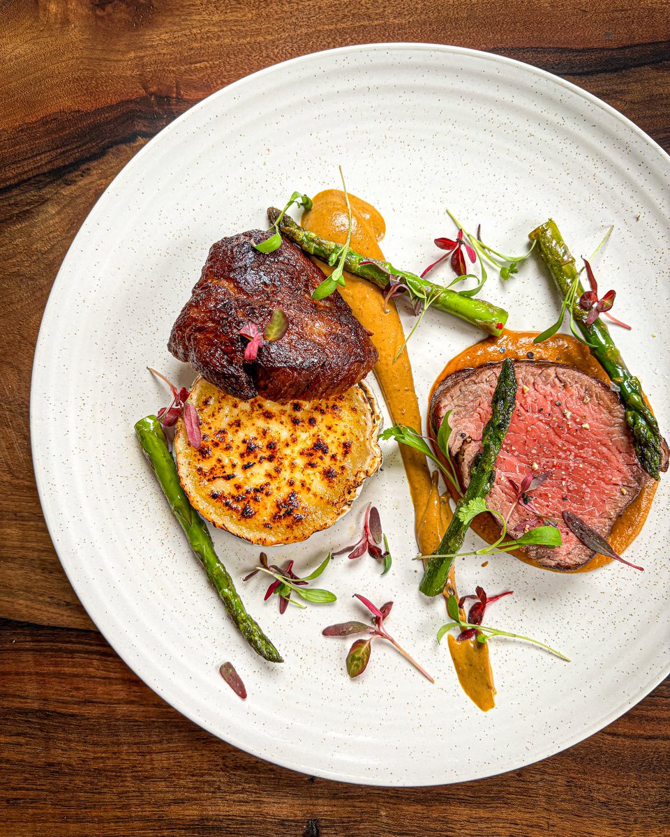 gastronomybyjon's tweet image. Fillet steak, coconut curry sauce, curried parsnip purée, goat cheese, asparagus. 🥩

#dinnerisserved #vibrantfood #freshcooking #foodspiration #ilovegoodfood #steaklovers #cardifffoodies #cameraeatsfirst #restaurantathome #privatechefservice