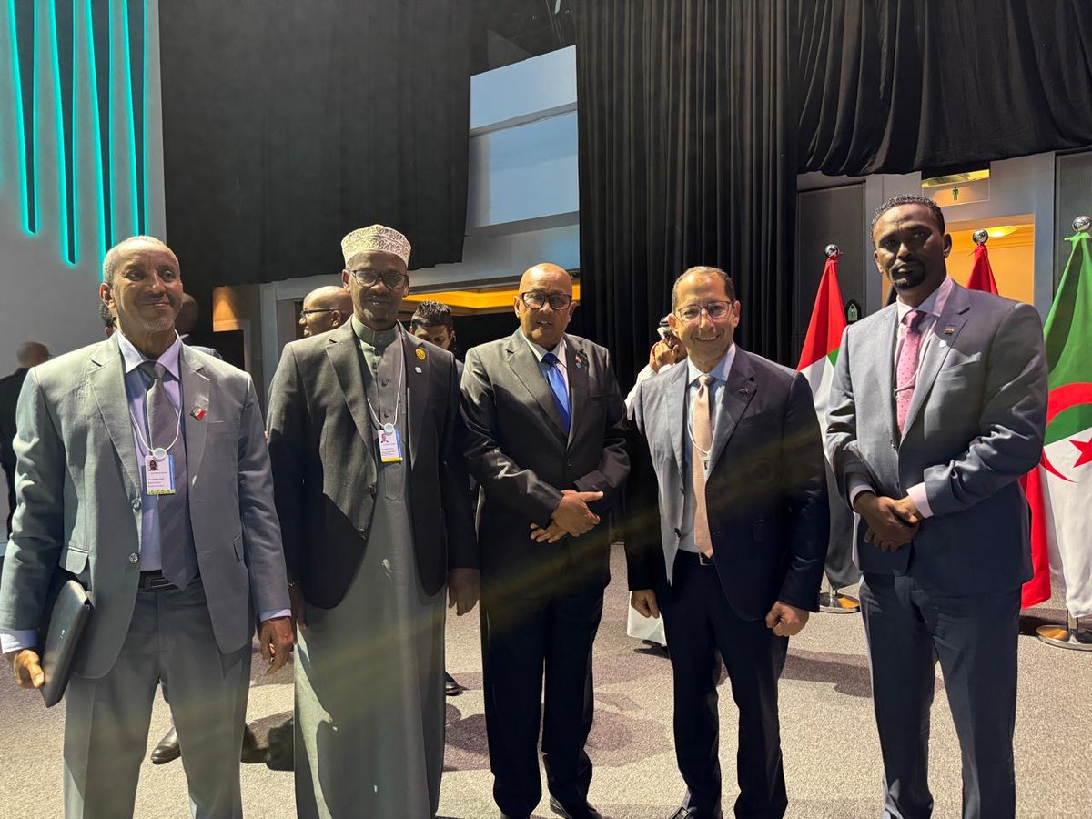 PwC_Middle_East's tweet image. #PwCProud to take the stage in the presence of His Highness Sheikh Mohammed bin Rashid Al Maktoum, Vice President and Prime Minister of the UAE and Ruler of Dubai, in honour of this year’s Best Minister, Dr Anxious Jongwe Masuka, Minister of Lands, Agriculture, Water and Rural…