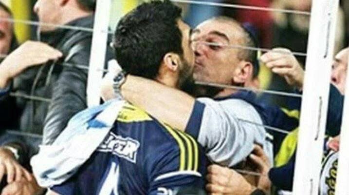 antifbbjk's tweet image. Günlerdir Torreira ve Mertens&apos;in paylaştığı fotoğraf üzerinden #algı çalışması yürüten bir güruh var.

Buraya onlar için bir kaç fotoğraf bırakıyoruz.. :D