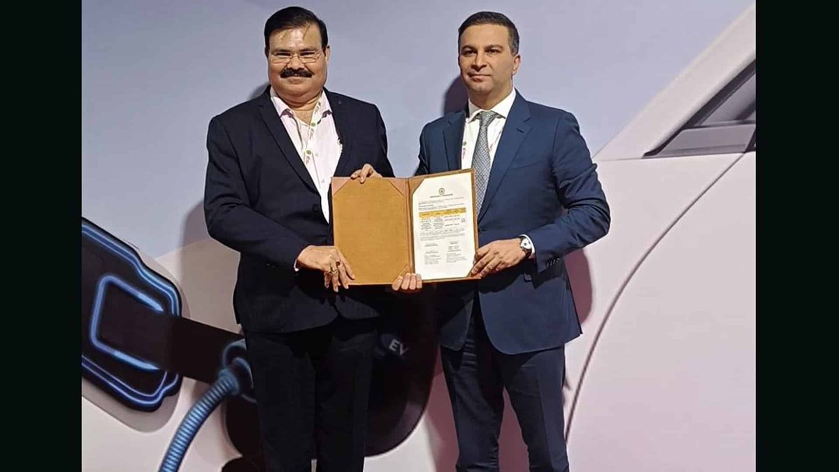 MfrgTodayIndia's tweet image. @Epsilon Group seals Rs 15,350 Cr MoU with Karnataka govt. To know more, click here: tinyurl.com/2bp7ms7v

@EpsilonMktg 

#EVbatterymaterials #GraphiteAnode #LFPCathode #BatteryR&amp;amp;D