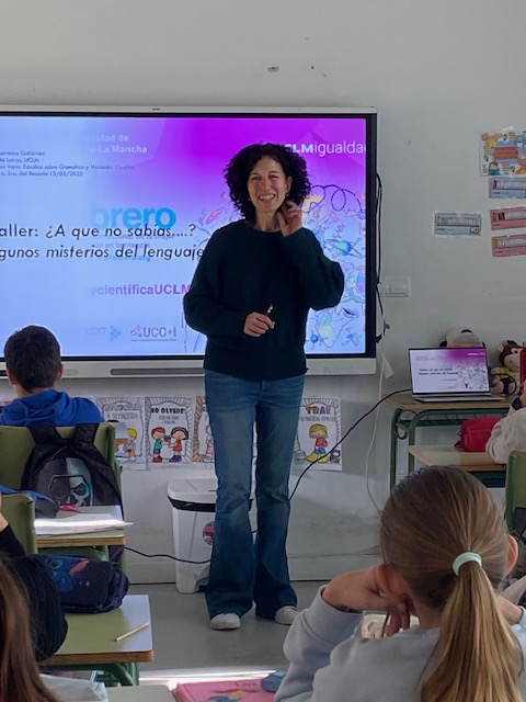 Otra mañana divertidísima repleta de juegos e ingeniosas preguntas. Esta vez con niños y niñas de Infantil y Primaria del C.E.I.P. Ntra. Sra. del Rosario. Muchas gracias por la oportunidad. <a href="/UCLMdivulga/">UCLMdivulga</a> #UCLM11F <a href="/DeLetras_UCLM/">Facultad Letras UCLM</a> #SoyCientíficaUCLM