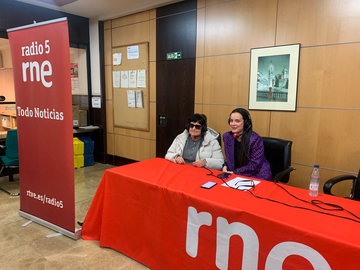 📻Todo listo para celebrar el #diamundialradio desde la Delegación de la ONCE en Toledo

Conoceremos las historias personales de María José y Jesús y lo que significa la radio en su día a día <a href="/ONCE_oficial/">ONCE</a>🎙️❤️😊

A las 13:10 horas en <a href="/rne/">Radio Nacional</a> y <a href="/radio5_rne/">Radio 5</a> con <a href="/MarinaOrtueta/">Marina Ortueta</a>