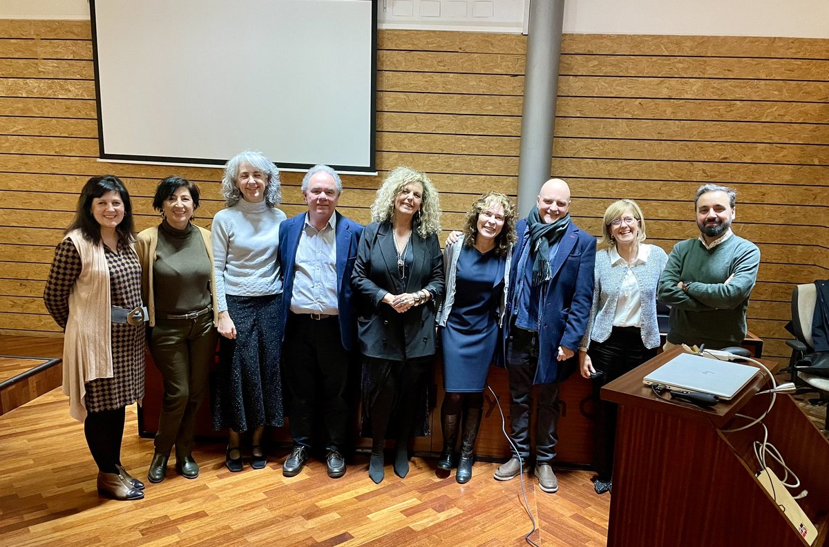 RebecaSuarez77's tweet photo. Mi defensa como profesora Titular de Universidad. Gracias a todos los que me han apoyado en este camino. Profundamente agradecida a los miembros del Tribunal. Ahora a seguir trabajando con dedicación y compromiso @urjc @fccom_urjc https://t.co/eOOFmaMLR4