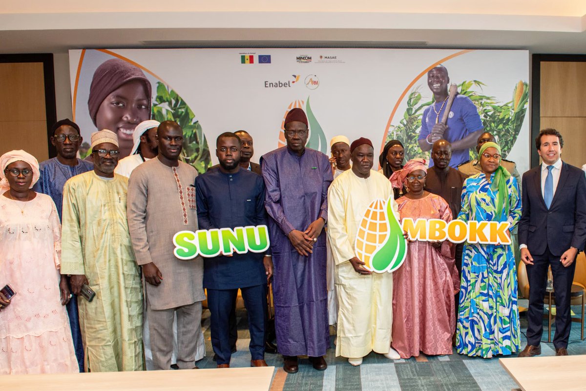 EnabelauSenegal's tweet image. Du bon maïs bien de chez nous dans le panier du sénégalais ! C'est l'engagement pris par les industriels, producteurs, commerçants et institutionnels qui viennent de signer les documents cadres de commercialisation du maïs sénégalais sous l'autorité l'Agence de Régulation des…